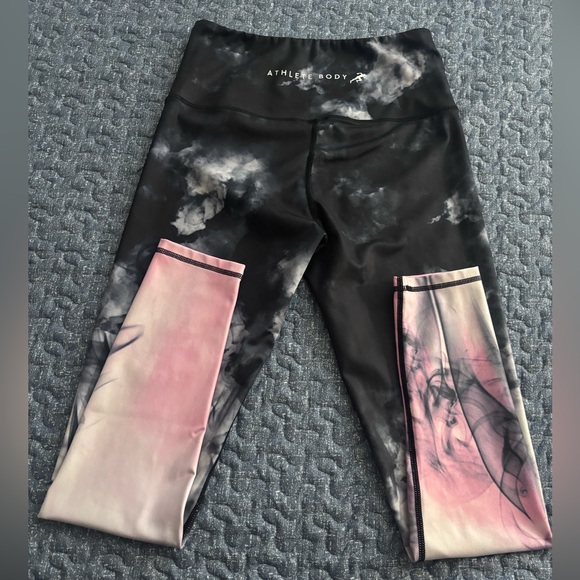 Women’s Smoke Pattern Leggings
Final sale! - Picture 10 of 11